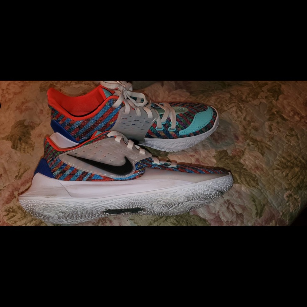 Basketball shoes
